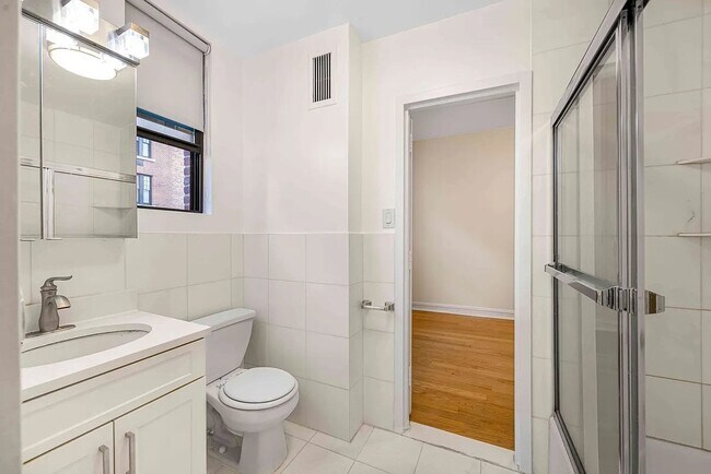 Foto del edificio - 107 E 63rd St