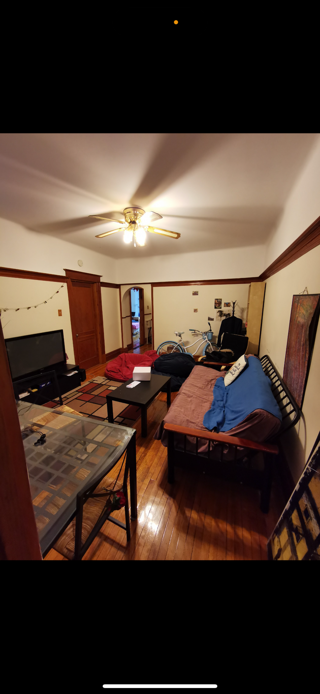 Photo du bâtiment - 6148 Rue Hutchison