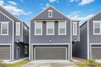 Building Photo - 303 Charlock St