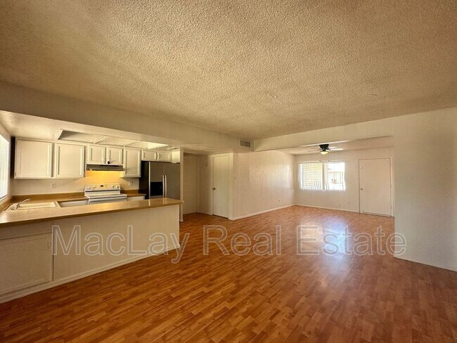 Building Photo - 9123 W Cameron Dr