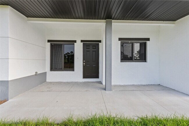 Building Photo - 1115 Ectone St E