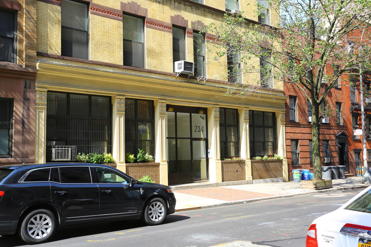 Foto del edificio - 214 W 17th St