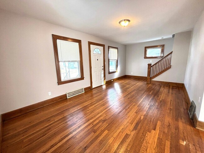 Foto del edificio - 536 E Jarvis Ave