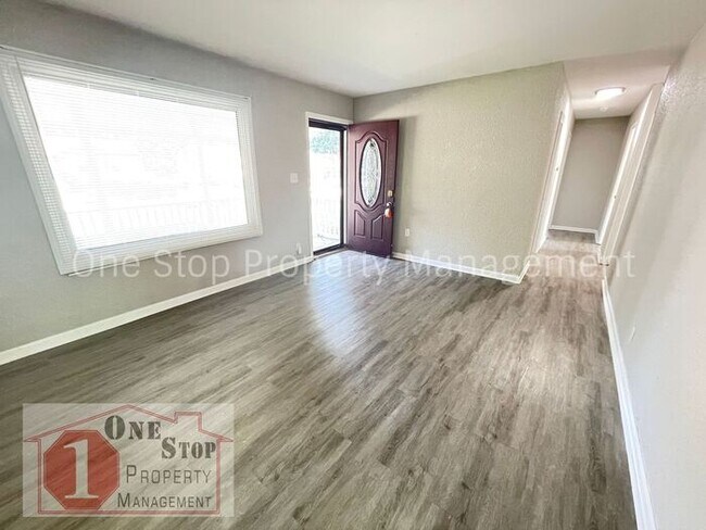 Foto del edificio - Beautiful 3 Bedroom 1 Bathroom Ranch Home ...