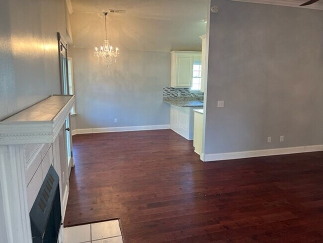 Foto del edificio - Cozy 3 Bed 2 Bath House! Available August ...