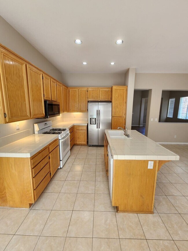 Building Photo - Scripps Ranch - Miro/Ravel Community - End...