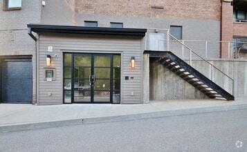 Building Photo - 1 E Main St