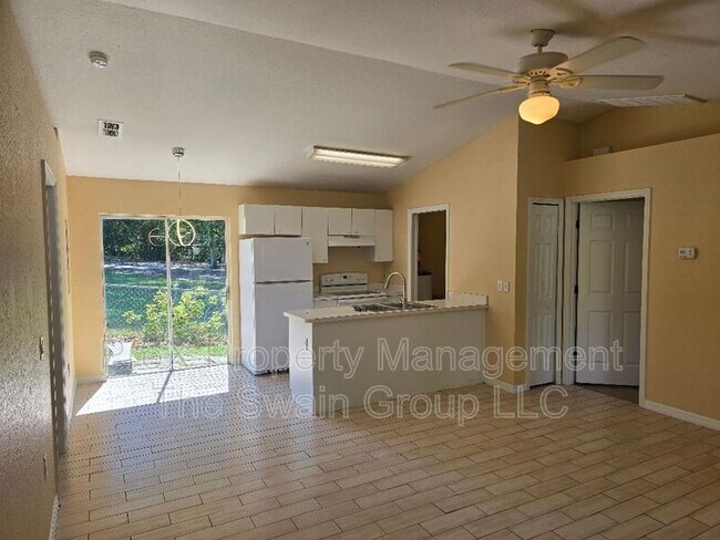 Building Photo - 1826 Lake Mariam Dr