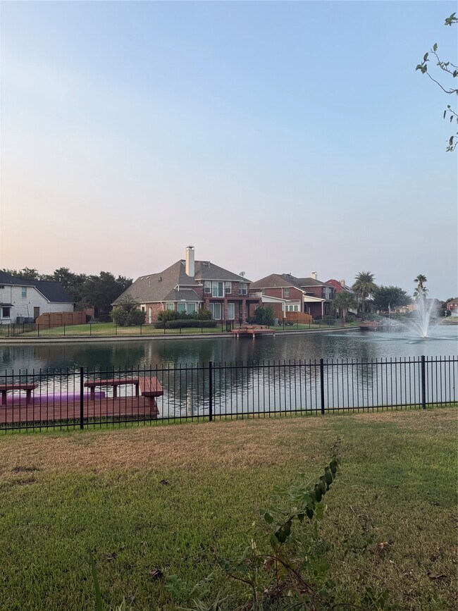 Building Photo - 12022 Miramar Shores Dr