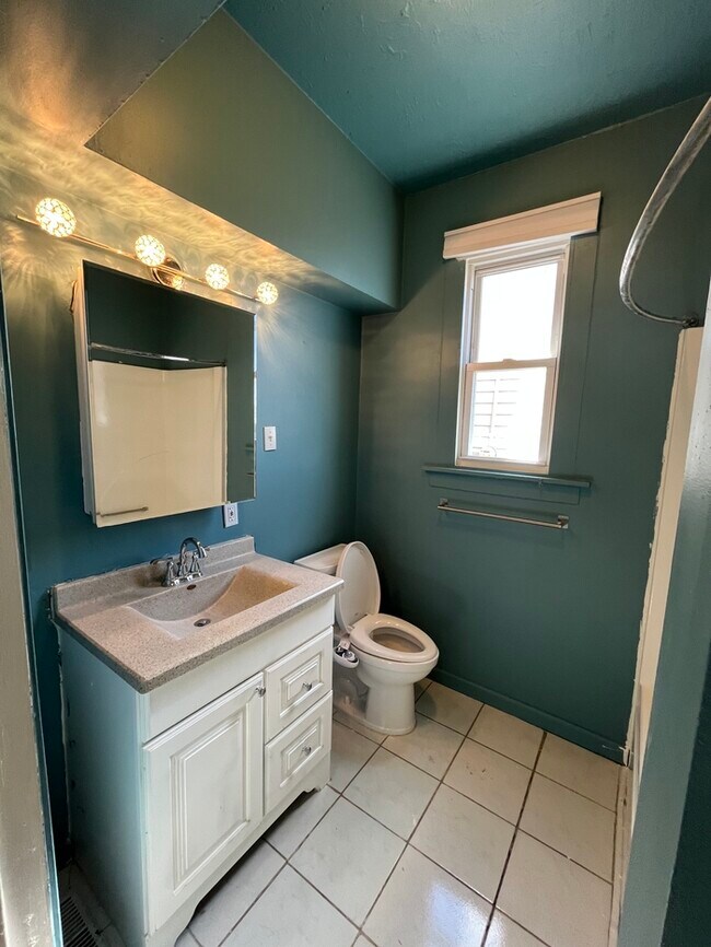 Foto del edificio - 4639 Adkins Ave