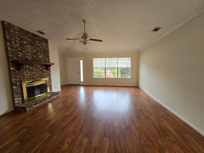 Foto del edificio - Available Now!!!