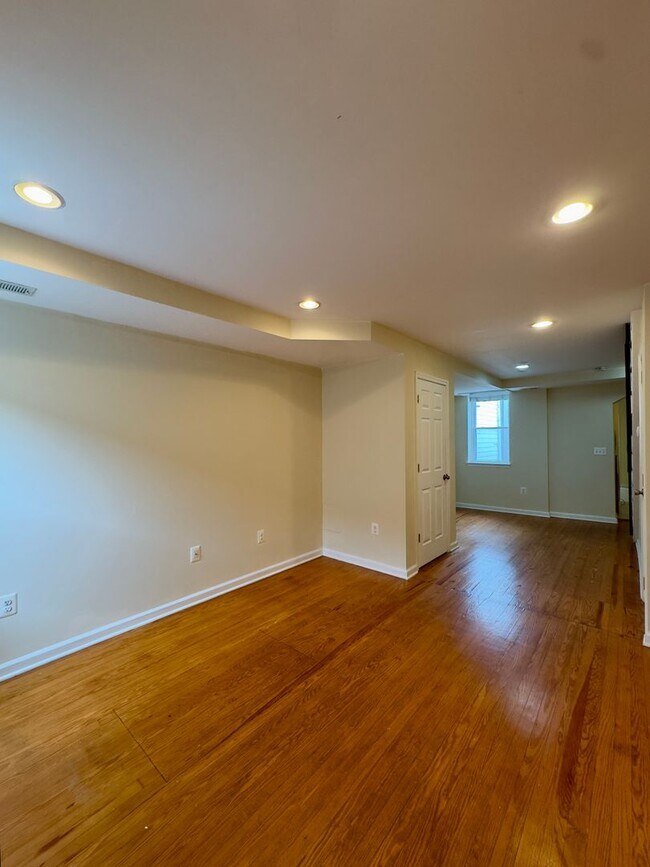 Foto del edificio - Charming 2 Bedroom/2 Bathroom Townhome in Upper Fells Point, MD!