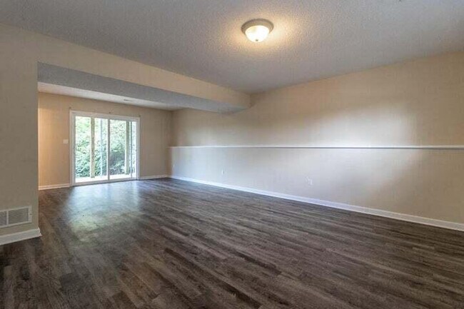 Building Photo - 602 Campusview Dr