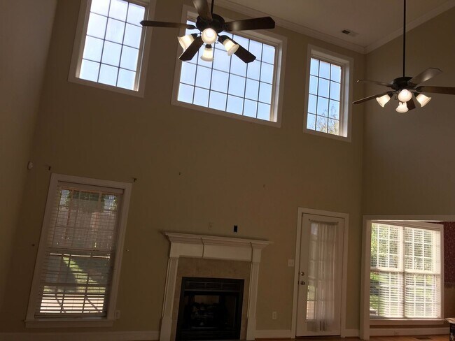 Foto del edificio - 5 Bedroom Home in Wonderful Subdivision in...