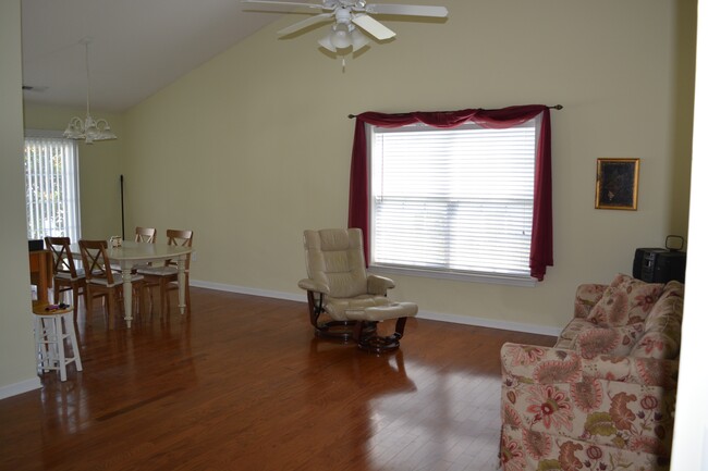 Foto del edificio - 5077 Capulet Cir