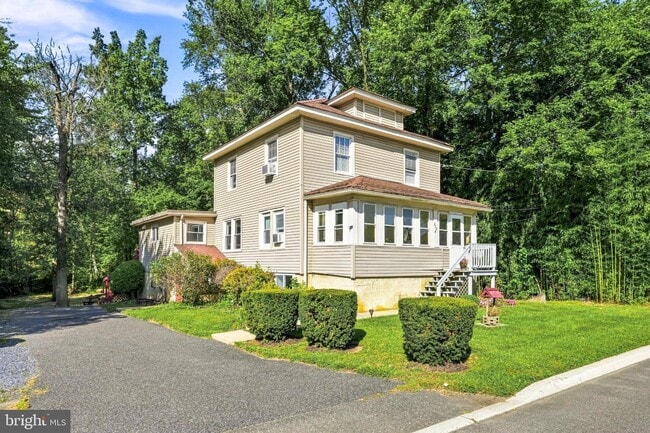 Building Photo - 208 Hartford Rd