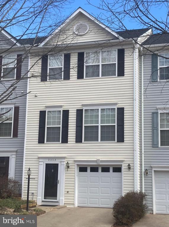 Building Photo - 2253 Forsythia Dr