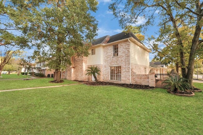 Building Photo - 3919 Fernglade Dr