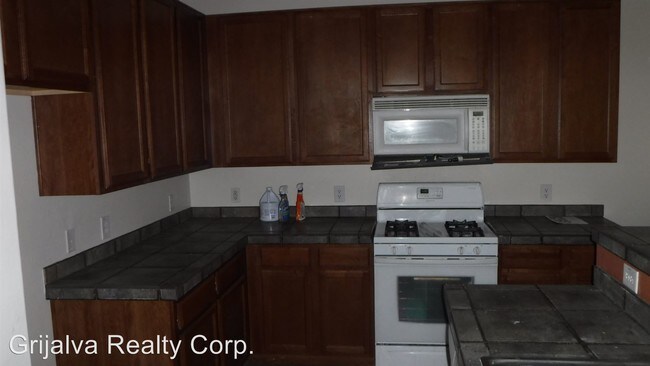 Foto del edificio - 4 br, 3 bath House - 6816 S Tackweed Way