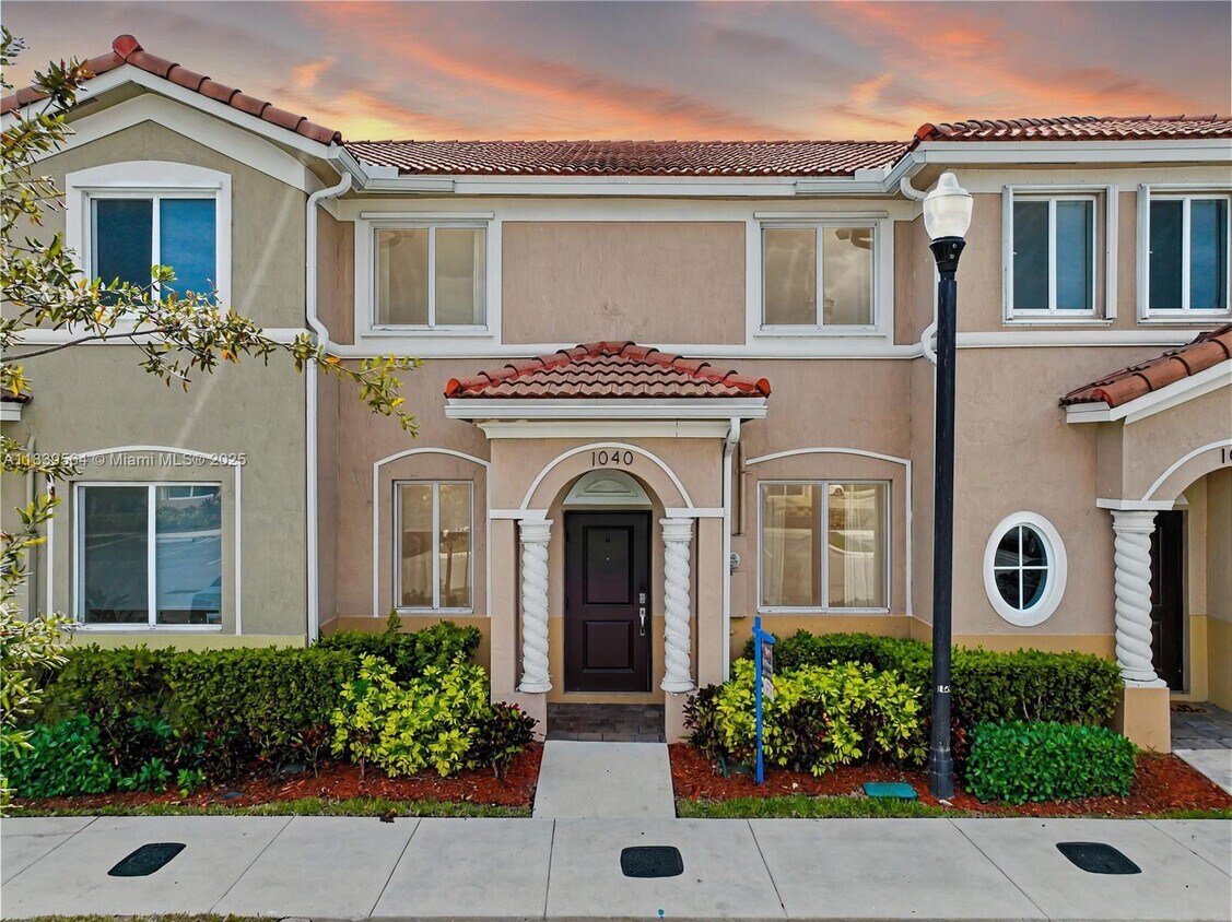 Foto principal - 1040 SE 24th Ave