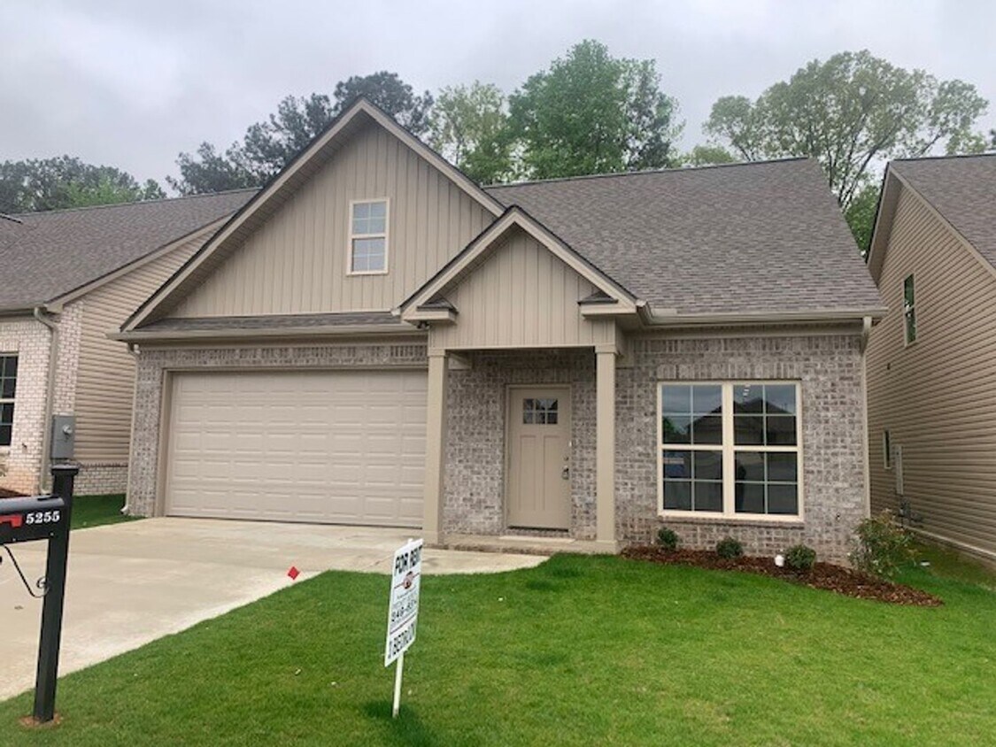 Primary Photo - 3 Bed / 2.5 Bath Townhouse