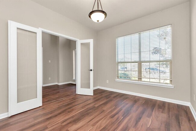 Building Photo - 13930 Goodridge Dr