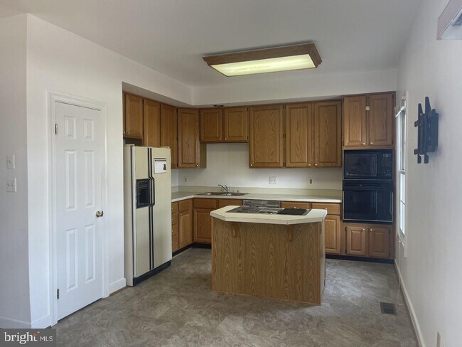 Building Photo - 46606 Lynnhaven Square