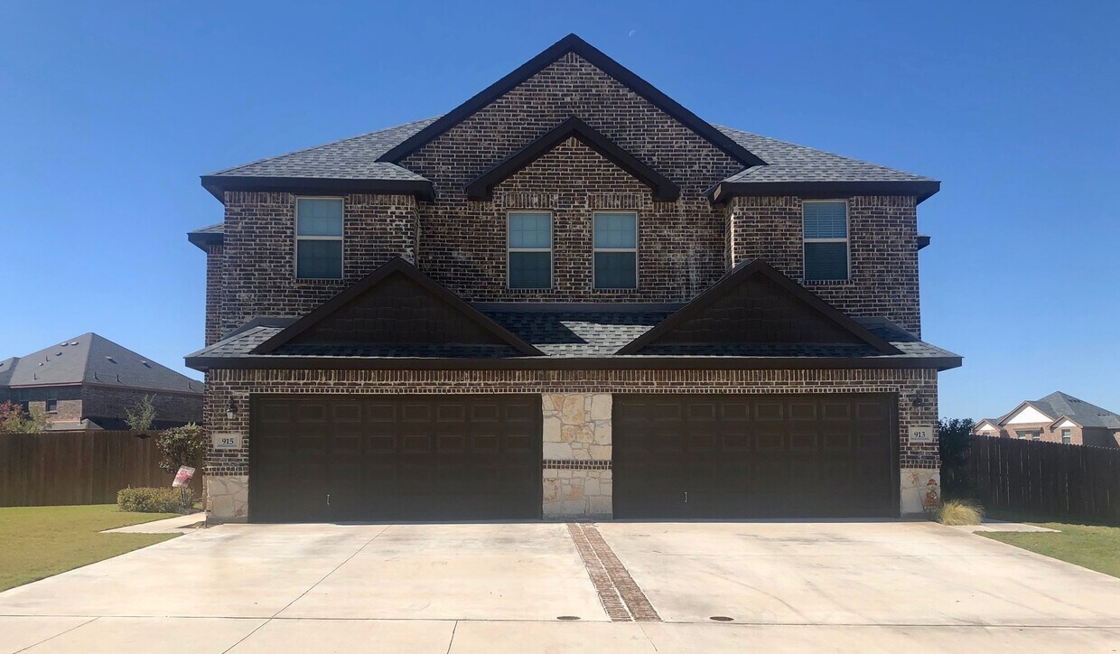Primary Photo - LUXURY 2 STORY DUPLEX LOCATED IN MIDLOTHIA...