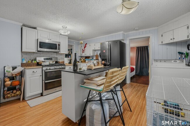 Foto del edificio - 349 Naubuc Ave