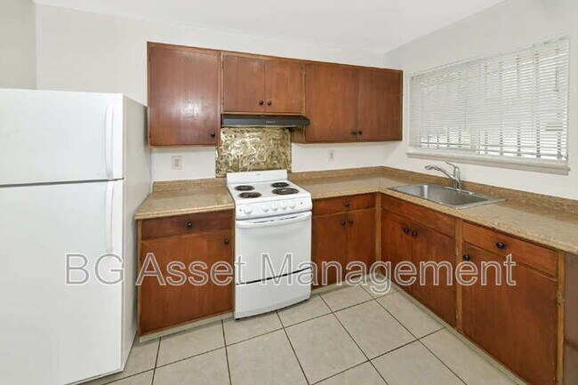 Foto del edificio - 8049 Greenridge Dr