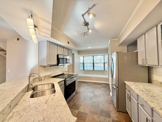 Building Photo - Modern 3BD, 2.5BA North Raleigh Townhome with Upgrades in a Prime Location Near Top Shopping, Din...