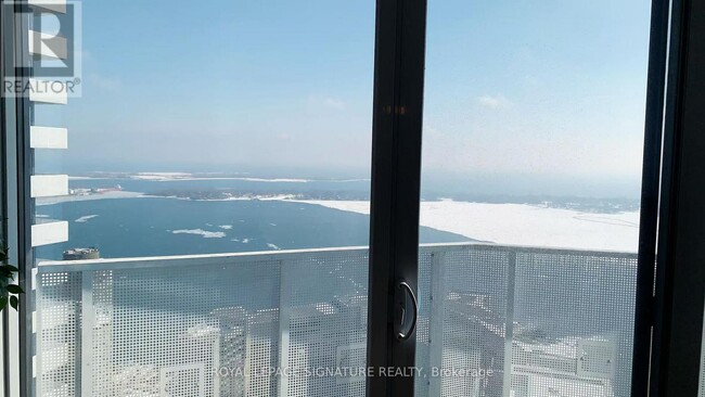 Building Photo - 100 Harbour St