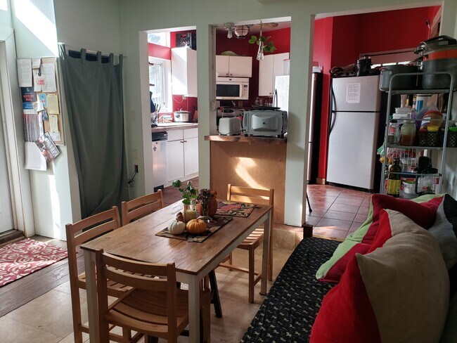 Foto del edificio - 317 Nelms Ave NE