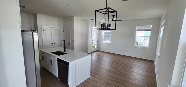 Main Floor - 2027 Peel Ave