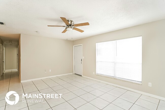 Foto del edificio - 921 SW Gaitor Ave