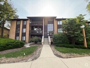 Building Photo - 6105 Knoll Valley Dr