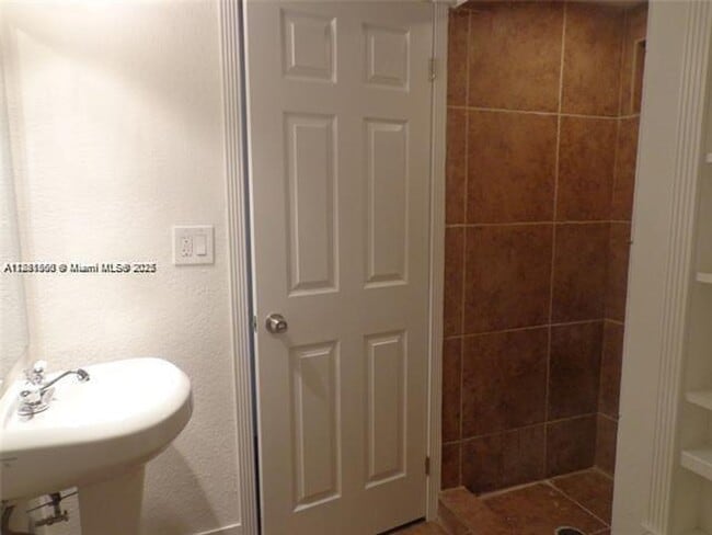 Foto del edificio - 3741 NW 95th Terrace