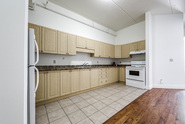 Building Photo - 150 Colborne St W