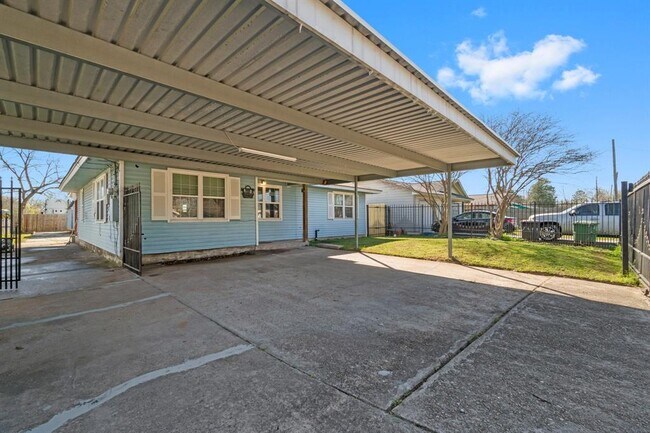 Building Photo - 9716 Edgeworth St