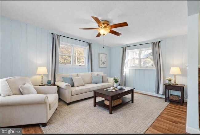 Building Photo - 1611 Ballard St