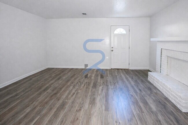 Foto del edificio - Charming 2BR/1.5BA All-Electric Home Next to Community Playground!