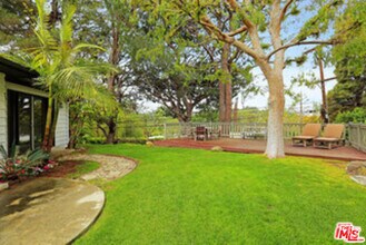 Building Photo - 8049 Briar Summit Dr