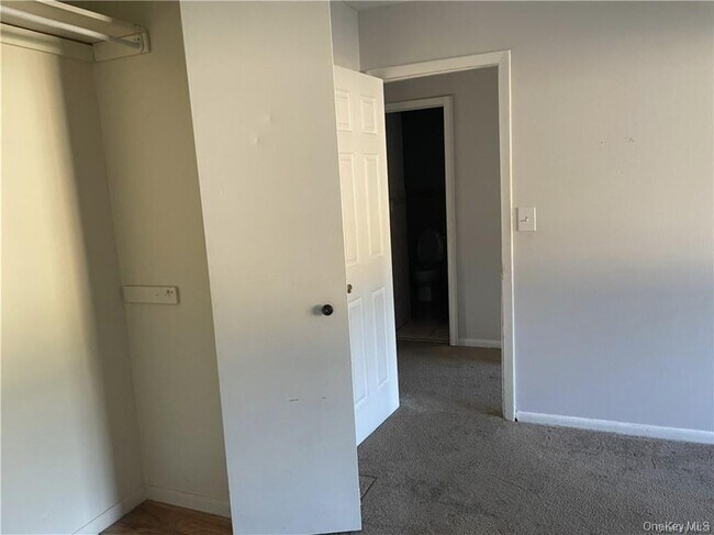 Foto del edificio - 32 Scarborough Ln