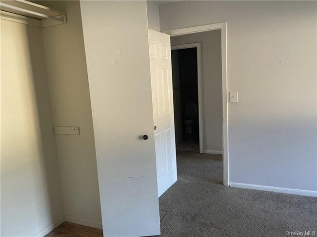 Building Photo - 32 Scarborough Ln