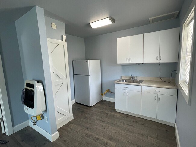 Building Photo - 1 Bedroom / 1 Bathroom in Downtown Springdale - All Utilities Included!