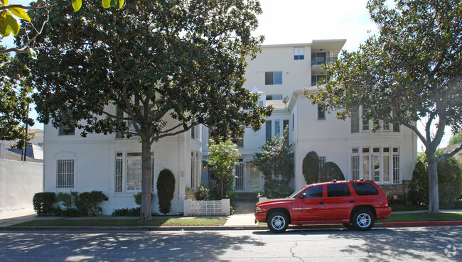 Building Photo - 9322 Gregory Way
