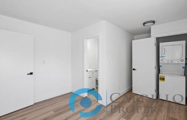 Foto del edificio - 207 E 1st St