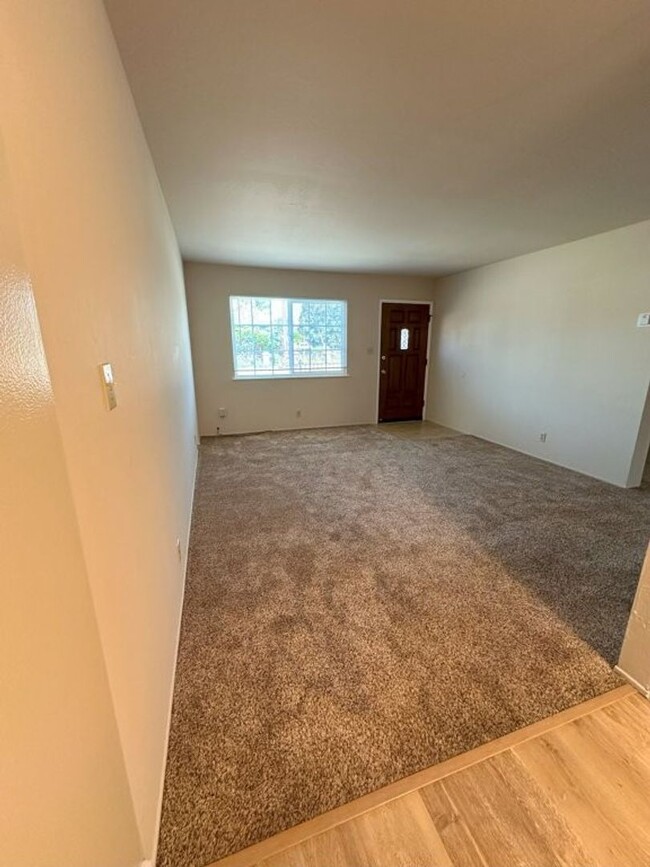 Building Photo - Lund/DUPLEX