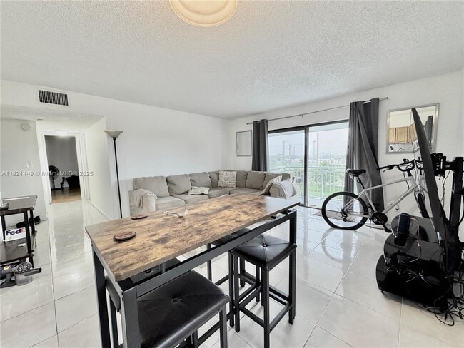 Foto del edificio - 505 S Pine Island Rd