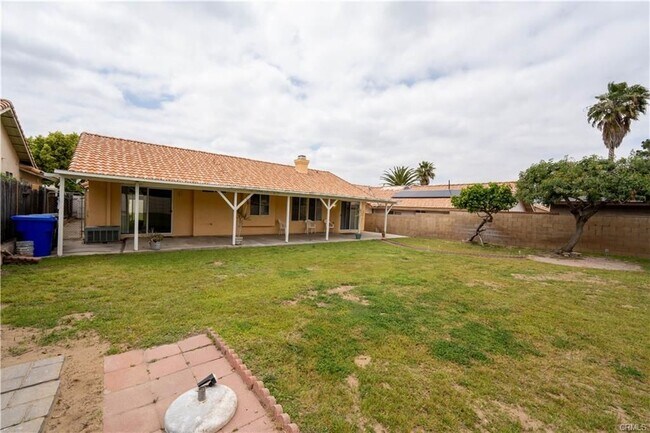 Foto del edificio - 443 S Tamarisk Ave
